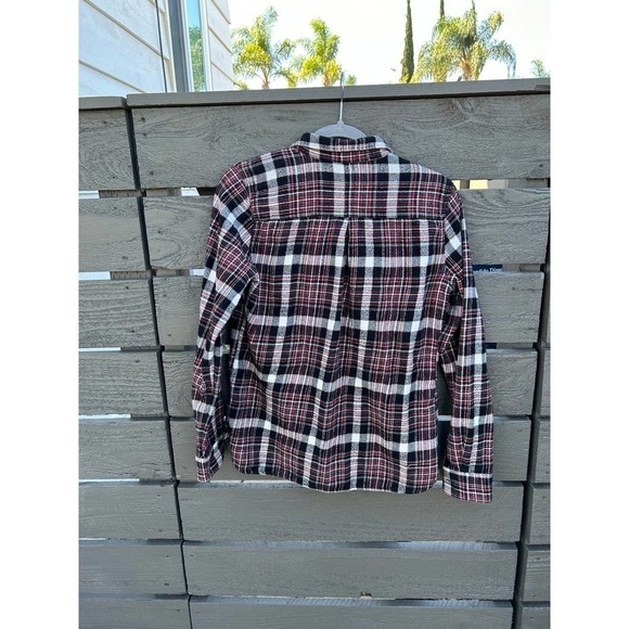 Woolrich women's black and red plaid, well made,‎ warm flannel shirt.  Sz M - Picture 2 of 4
